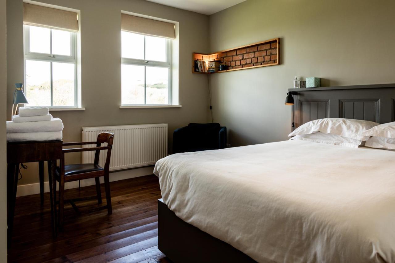 Bed and Breakfast The Old Vicarage Moylgrove Exterior foto